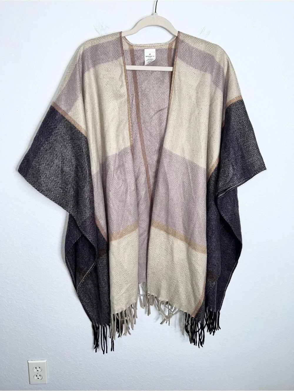 WOOLRICH Womens Poncho Shawl Wrap One Size Soft Fringe Cream Lavender Plaid
